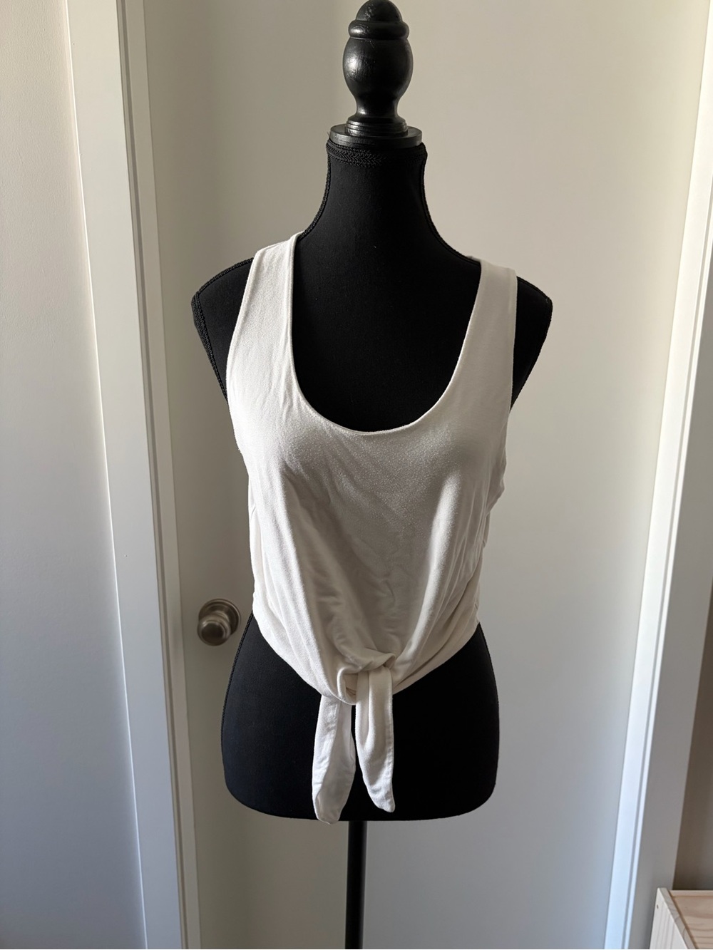 Aritzia Babaton Tie Front Tank
